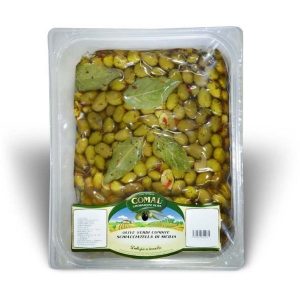 Comal Sicilian seasoned green olives 3kg. Seasoned Sicilian green olives in oil, in a practical vacuum tray.