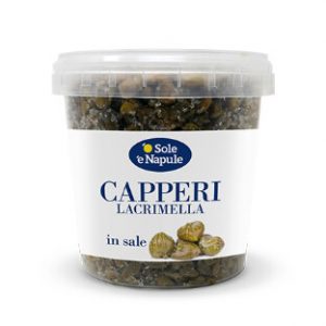 O Sole e Napule capers in salt. Lacrimella capers are top-quality capers that have an intense and tasty flavour, perfect on pizzas.