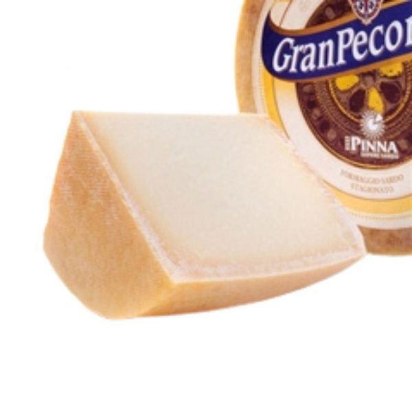 Pinna granpecorino sardo. A splendid cheese enjoyable at the table or to be grated, perfectly accompanies bread, red wine and cured meats.