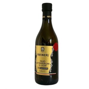 Raineri EVO oil etichetta nera mosto. A 100% Italian, unfiltered top quality oil. Its flavour is full-bodied yet delicate.