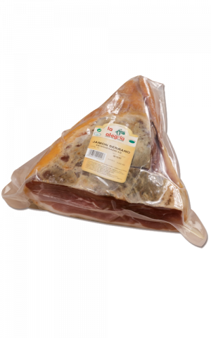 Riojana serrano ham boneless. Curing them with a unique microclimate, gives the products the perfect curing that characterises them.