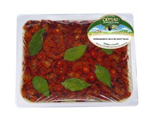 Dry cherry tomatoes in oil (in seed oil, vinegar, garlic, chilli and oregano).