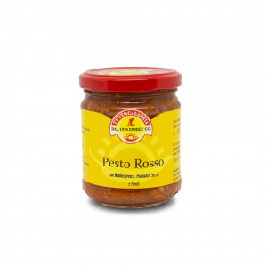 Red pesto. Sweet and fragrant sun-dried tomatoes, fresh basil and pine nuts. The perfect combination of simplicity and quality.