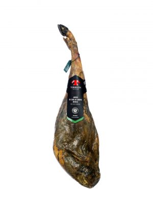 TORREON IBERICOS 50% JAMON DE CEBO D CAMPO 8K. The tasting of the Iberian Field Cebo Ham 50% Iberian Breed seduces because it is delicate and pleasant to the palate.